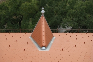 Középületek kerámia tetővel