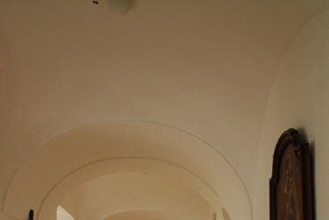 Emelet, a kerengő keleti, a kiállítást érintő szakasza, fotó: Szőke Virág