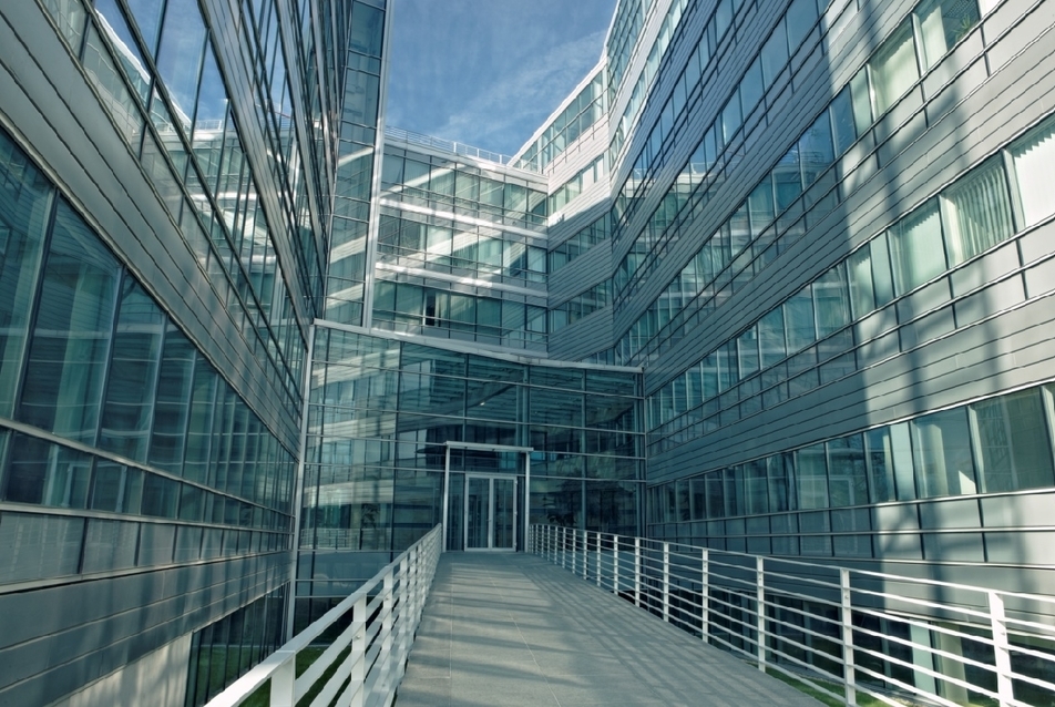 Közel 1 milliárd forintból modernebb és zöldebb lett az építészeti nívódíjas irodakomplexum