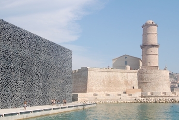 A MuCEM és a Saint-Jean Erőd együttese a part felől