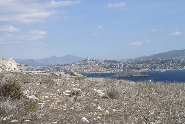 Marseille a Mediterránum-ban, a város a Frioul szigetek felől