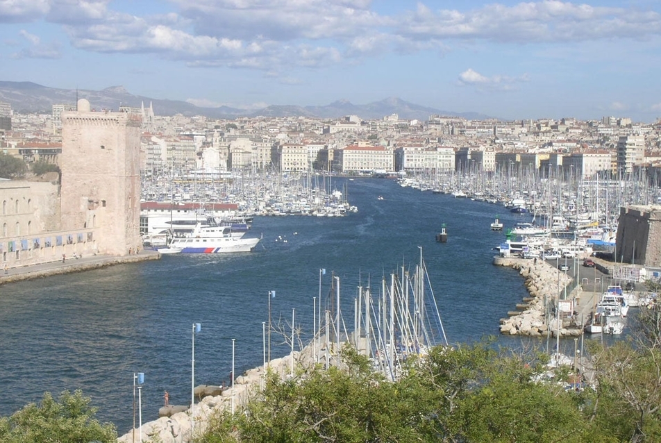 Marseille a „Régi kikötővel” (Vieux-Port)