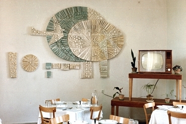 Majoros Hédy - Eger, Fogyatékos Gyermekotthon Kórháza, plasztikus, színes falikép az étteremben, 1967, forrás: Iparművészeti Lektorátus