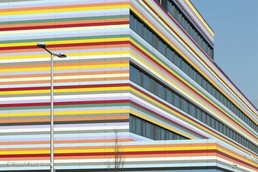 A Hotel Berlin Airport szálloda Hoesch homlokzatburkolati rendszere