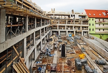 Budapest 13. kerületében múlt év őszén kezdődött a 100 lakásos passzív társasház kivitelezése (bérlakások épülnek), hazánkban ez az első legnagyobb ilyen jellegű fejlesztés (Fotó: Green Press)