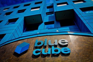 Blue Cube - homlokzati részlet, fotó: Cziglán Tamás