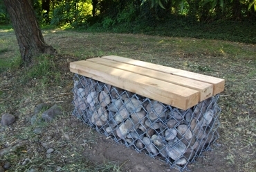 Építettünk még egy, a tavalyihoz hasonló gabion-padot is