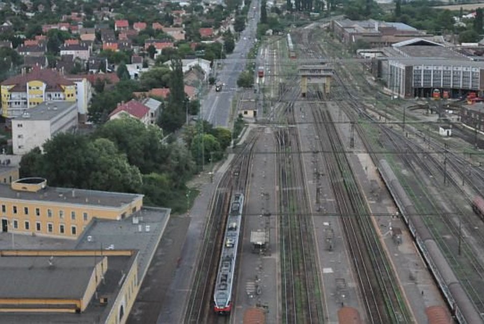 ”Székesfehérvár-Székesfehérvár” - segélykiáltás egy vasútállomásról