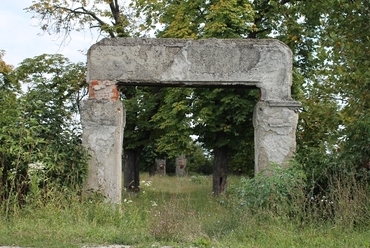 a temető I. bejárata 