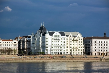 A KIM épülete az elkészült dunai és Kossuth téri homlokzatokkal, forrás: Bánáti Béla