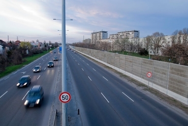 30 év elteltével zajvédőfal létesült az M3-as zuglói bevezetőszakaszán is, forrás: panoramio.com