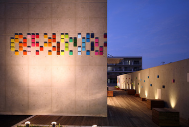 Sugamo Shinkin Bank, Niiza fiók, Japán - Emmanuelle Moureaux, 2009 