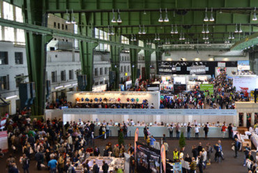 Berlin, Tempelhof - kiállítás a hangárban, 2012.  Forrás: www.thf-berlin.de