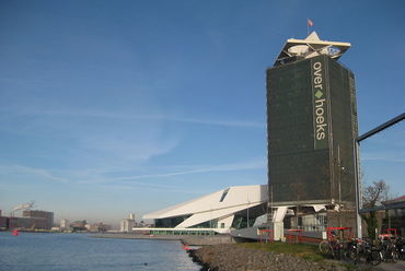 Adam torony és az EYE Holland Filmintézet, Amszterdam. Forrás: Wikipedia