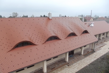 Az I. díjas tető, túrkevei középület (Kovács Sándor), forrás: Build-Communication Kft.