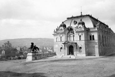 A Lovarda épülete 1905 körül, forrás: fortepan