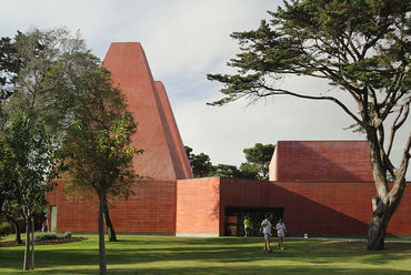 Paula Rego Museum, Cascais, Portugália, 2009. Forrás: Wikipedia