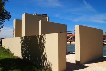 Installáció a Velencei Építészeti Biennálén, 2012. Forrás: www.dezeen.com 