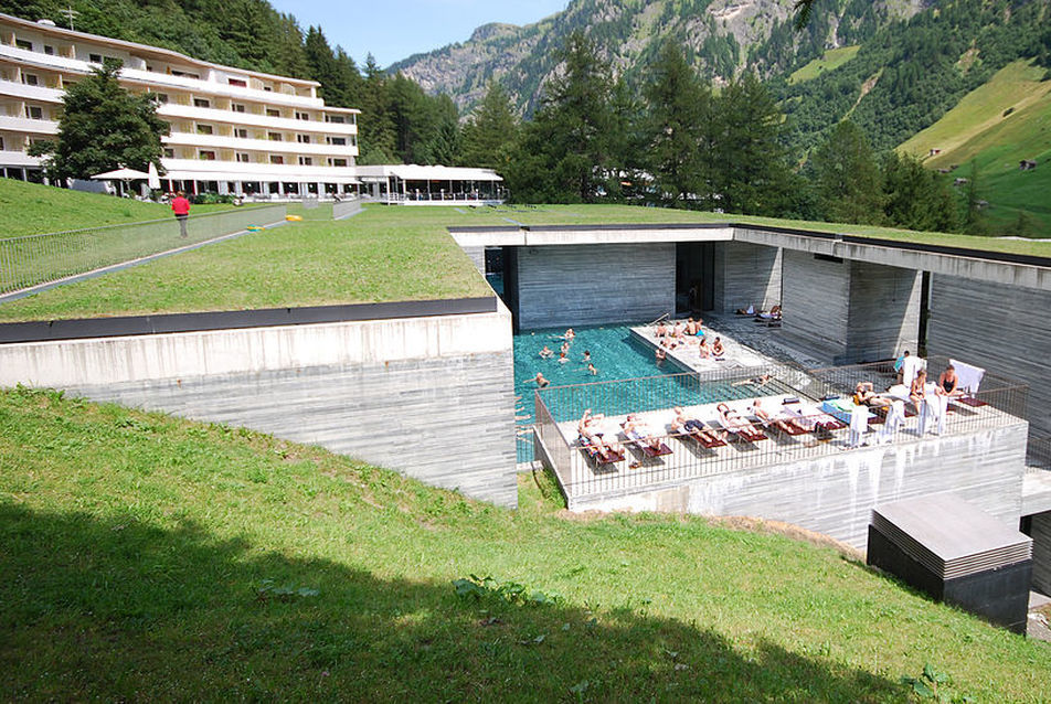 Therme Vals fürdőház, Svájc. Forrás: Wikipedia