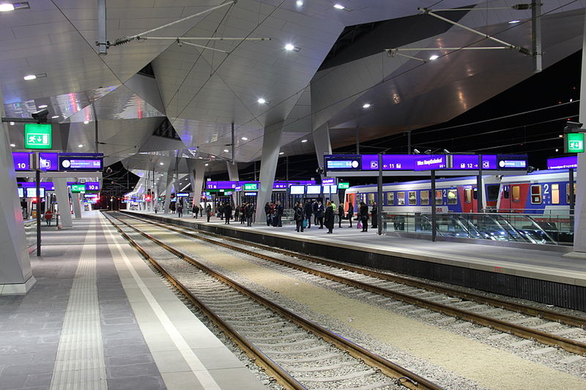 Új dinamika Bécsben: elkészült a Hauptbahnhof