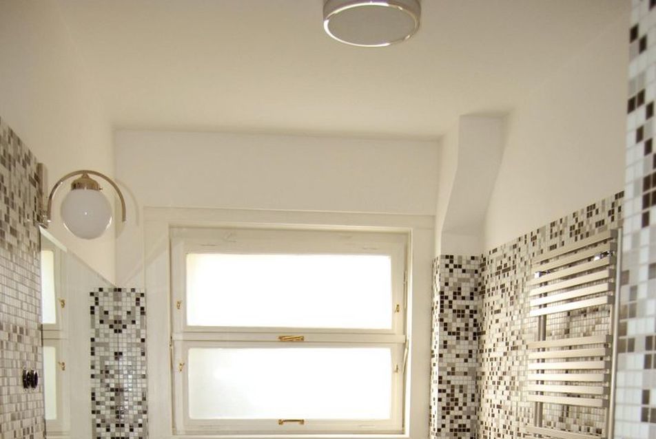 emeleti fürdőszoba a felújítás után - ICOMOS díjban részesült családi ház felújítása