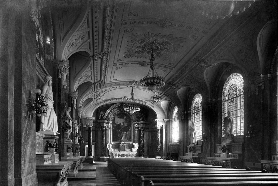 Pesti piarista kápolna, 1918 (építész Hültl Dezső)