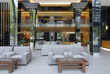 lobby - Four Points by Sheraton Hotel és Konferencia Központ - fotó: Lutz Vorderwulbecke
