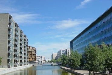 Ørestad City: Arne Jacobsens Allé - forrás: Wikipedia