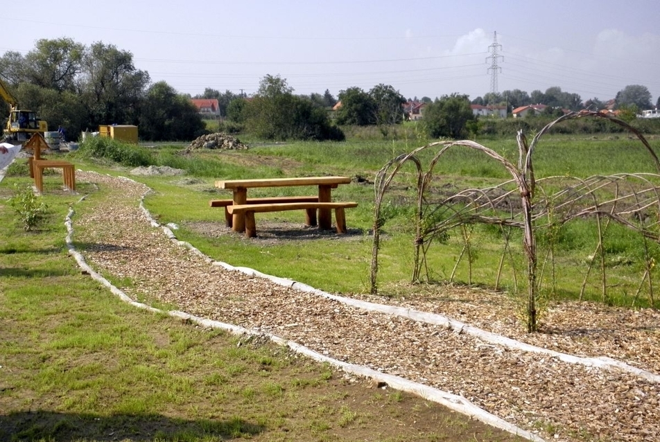 Szilas-patak kerékpáros közösségi park - közösségi zöldterület rehabilitáció