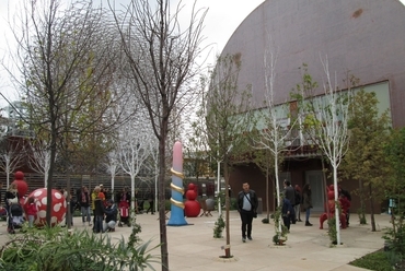 Expo Milánó. Káppát medence kert a magyar pavilon mötött. A szerző felvétele