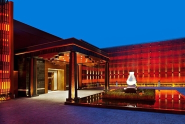 St Regis Lhasa Resort, Tibet. Forrás: www.idesignarch.com