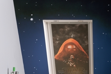 A VELUX Cégcsoport és a Disney egyesítette erőit: bemutatkozik a Star Wars™ fényzáró roló kollekció