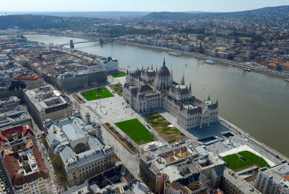 A NEMZET FŐTERÉNEK REKONSTRUKCIÓJA Budapest, Kossuth tér