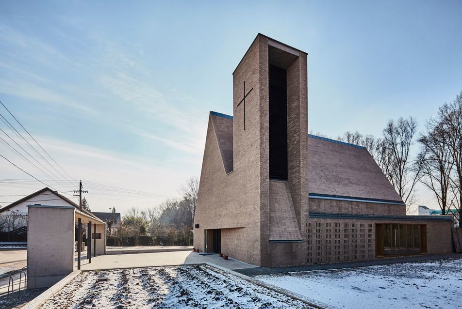 Klinkerépítészet – a debreceni Szent György-templom