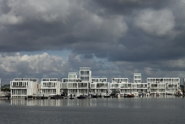 Marlies Rohmer: Floating Community