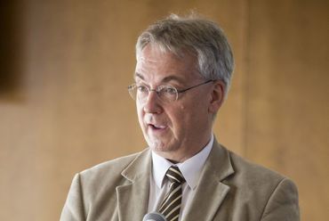 Tóth Balázs zsűritag értékeli a gyermekintézményeket
