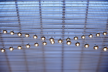 HM lámpatestek és térelválasztó lamellák - építész: Mózes Péter - fotó: Végel Dániel