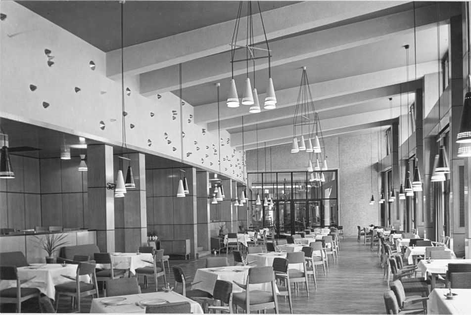 Olympia étterem - belső tér - 1960-as évek - forrás: Magyar Építészeti Múzeum