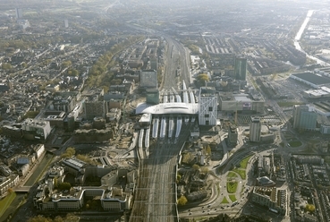 Benthem Crouwel Architects: Utrecht Centraal. Fotó: Jannes Linders (Luchtfoto)