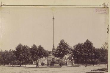 Az Ybl tervezte Gloriette díszkút az 1890-es évek elején - forrás: Fortepan, Budapest Főváros Levéltára