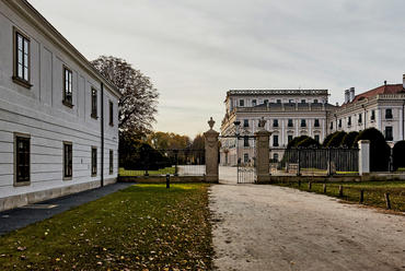 Fertődi Esterházy kastélyegyüttes - Rendezvényközpont, Jószágkormányzói (Tiszttartói) épületegyüttes - építészek: Molnár Csaba DLA, Halmai Dénes, Szentkuti Viktor - fotó: Batár Zsolt