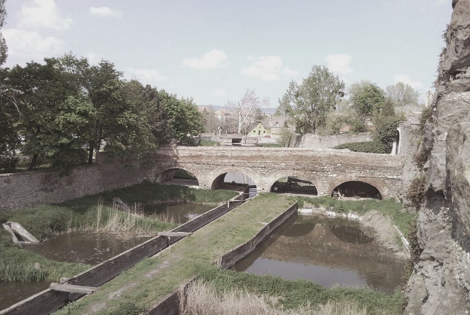 termelői piac, Tata - építészek: Pásztor Ádám, Tőrös Ágnes, Dobos Bence (Archikon)