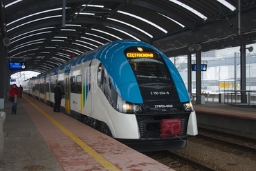 Katowice: a pályaudvar új perontetőkkel. Forrás: Wikipedia