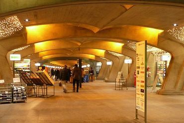Zürich Stadelhofen - építész: Santiago Calatrava - forrás: Wikipedia