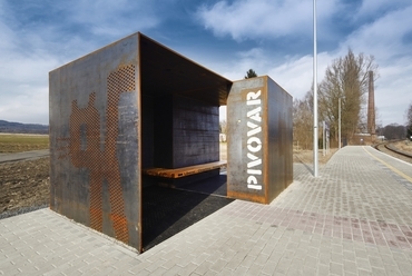 Varnsdorf Pivovar Kocour vasúti megállóhely - építész: Domyjinak Iroda - fotó: Domyjinak 