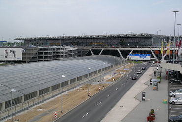 Flughafen Köln-Bonn - építész: Helmut Jahn - forrás: Wikipedia