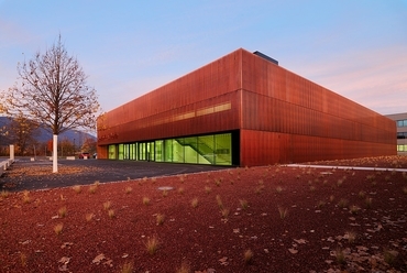 2015 Elismerésben részesült: St. Martin Sport Központ, Villach, Ausztria - építész: Dietger Wissounig Architekten - fotó: Paul Ott