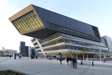 bécsi egyetemi könyvtár - építész: Zaha Hadid Architects, Hamburg - fotó: Alukönigstahl