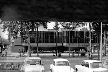 bisztró, Hévíz, 1969 - építész: Gulyás Zoltán - fotó: MÉM