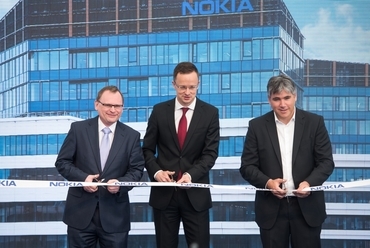 Nokia Skypark irodaház átadása - építészek: Zoboki Gábor, Szatmári Gábor - forrás: Noguchi